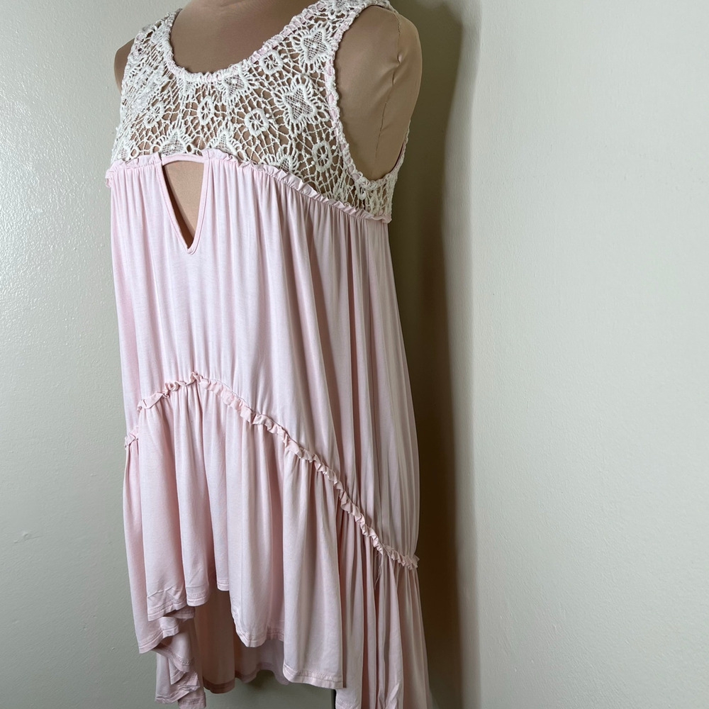 POL Tunic Top Small Womens Pink Coquette Crochet Lace Tiered High Low Ruffle New - Picture 2 of 8